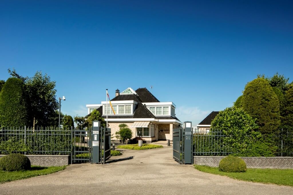 Duurzame-stolpboerderij-pyramide-dak-moderne-architect-Zijlstra-Schipper-Architecten-Wormer-Noord-Holland-05