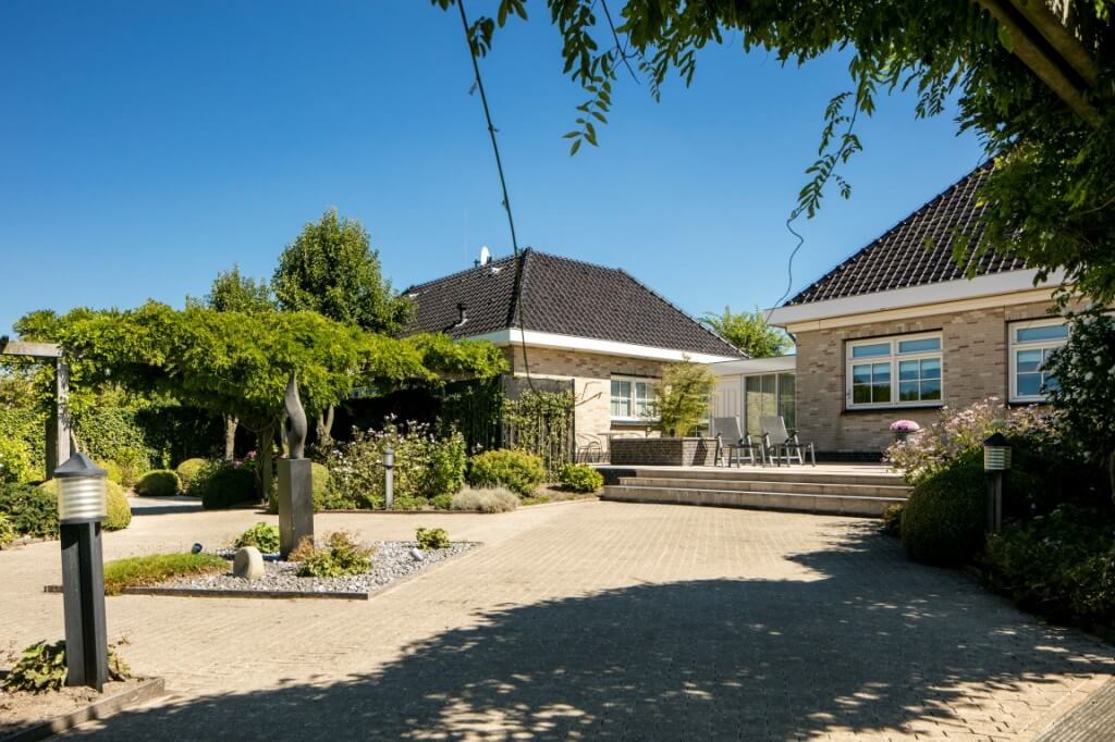 Duurzame-stolpboerderij-pyramide-dak-moderne-architect-Zijlstra-Schipper-Architecten-Wormer-Noord-Holland-08