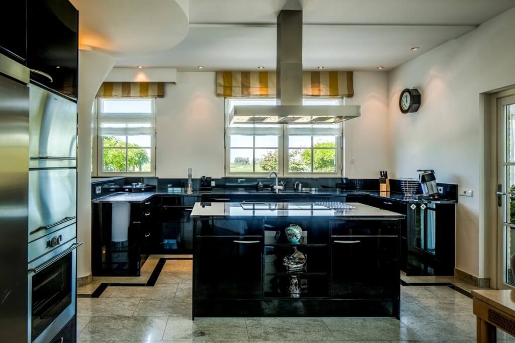 Duurzame-stolpboerderij-pyramide-dak-moderne-architect-Zijlstra-Schipper-Architecten-Wormer-Noord-Holland-16