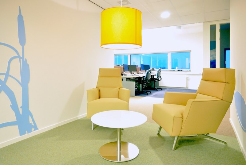 Interieur-architect-Noord-Holland-nieuw-interieur-ontwerp-GGZ-centrum-Autisme-Kristal-Zijlstra-Schipper-Architecten-laag zitten